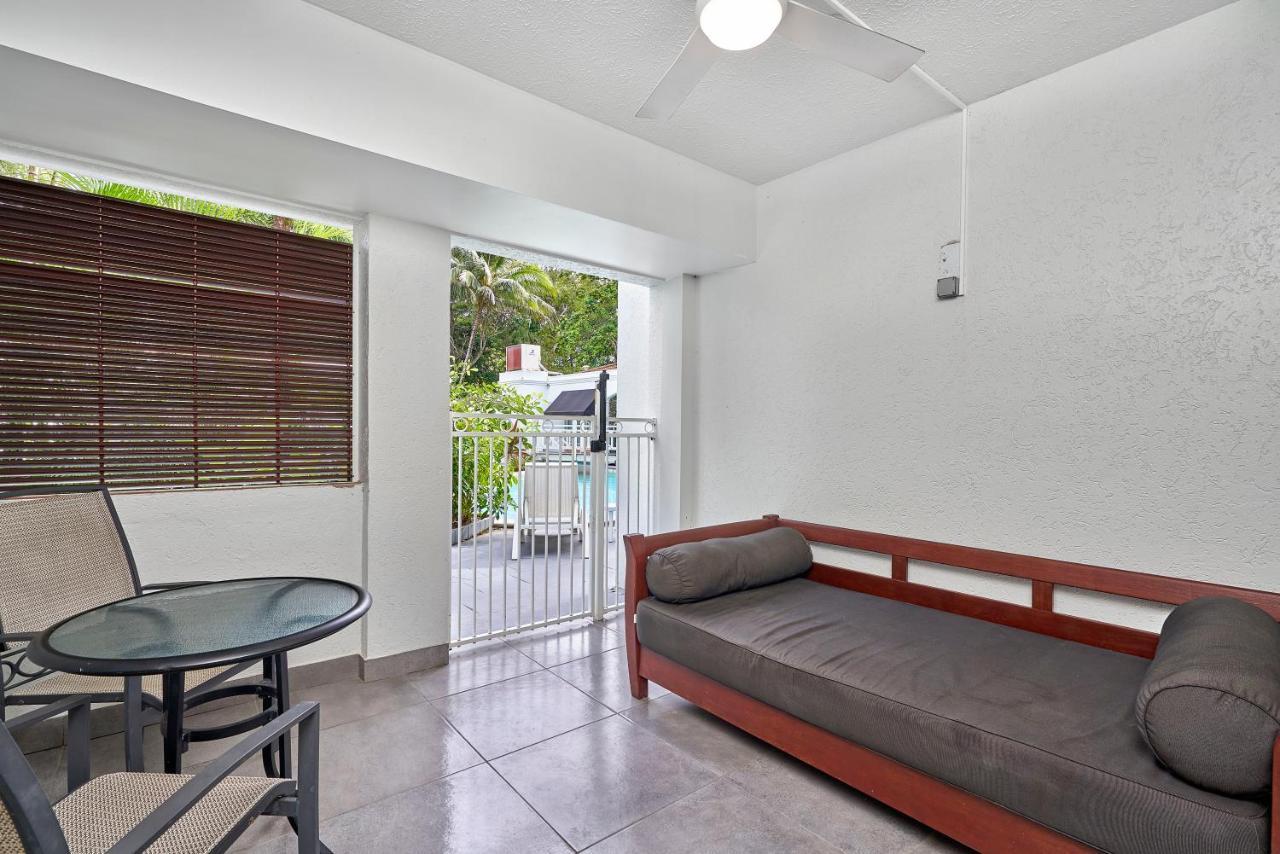 Alassio Apartments With Direct Pool Access Palm Cove Bilik gambar