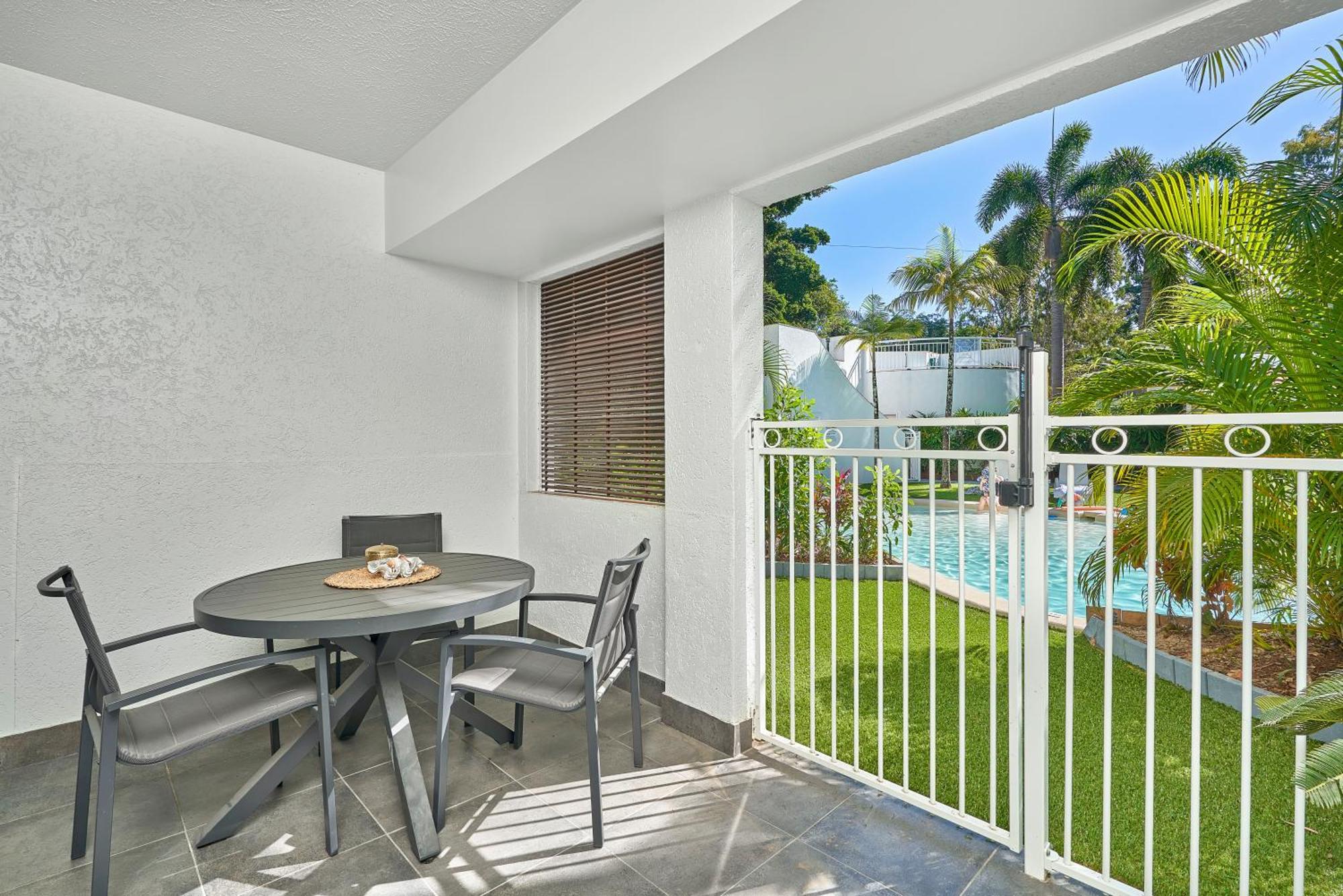 Alassio Apartments With Direct Pool Access Palm Cove Bilik gambar