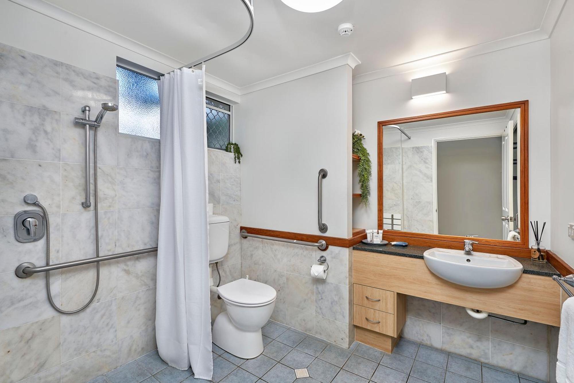 Alassio Apartments With Direct Pool Access Palm Cove Bilik gambar