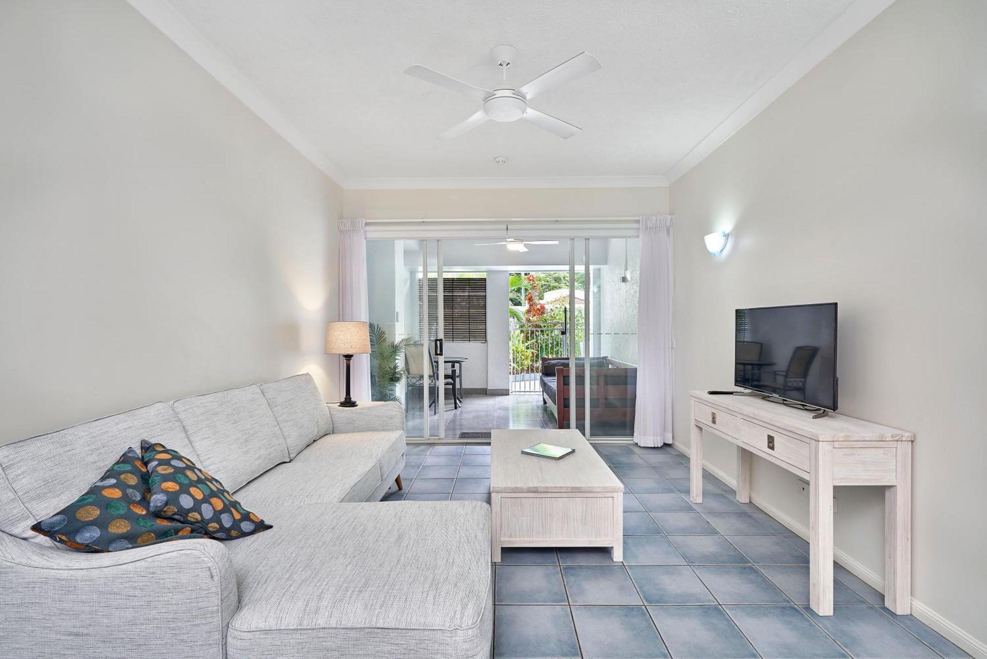 Alassio Apartments With Direct Pool Access Palm Cove Bilik gambar