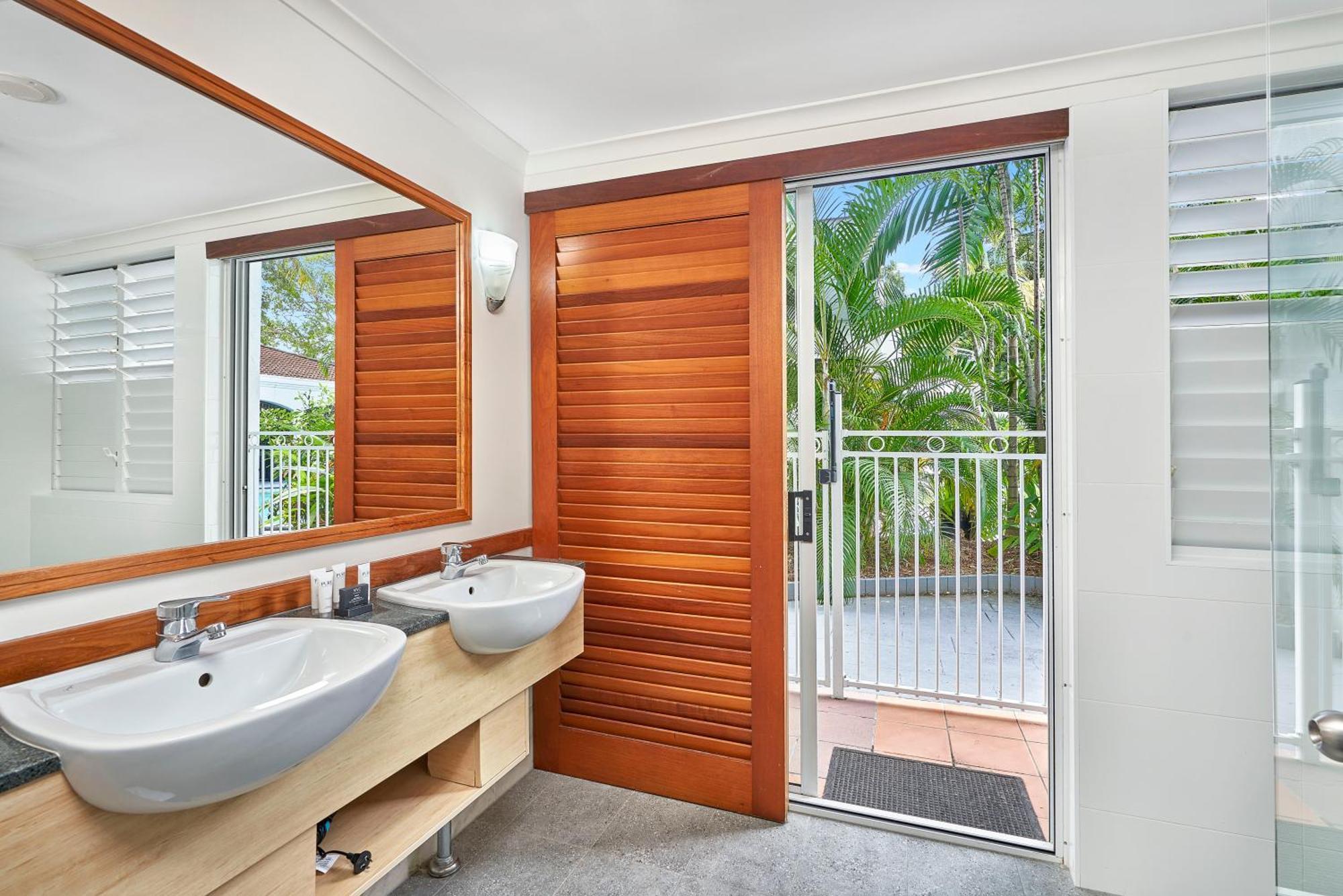 Alassio Apartments With Direct Pool Access Palm Cove Bilik gambar