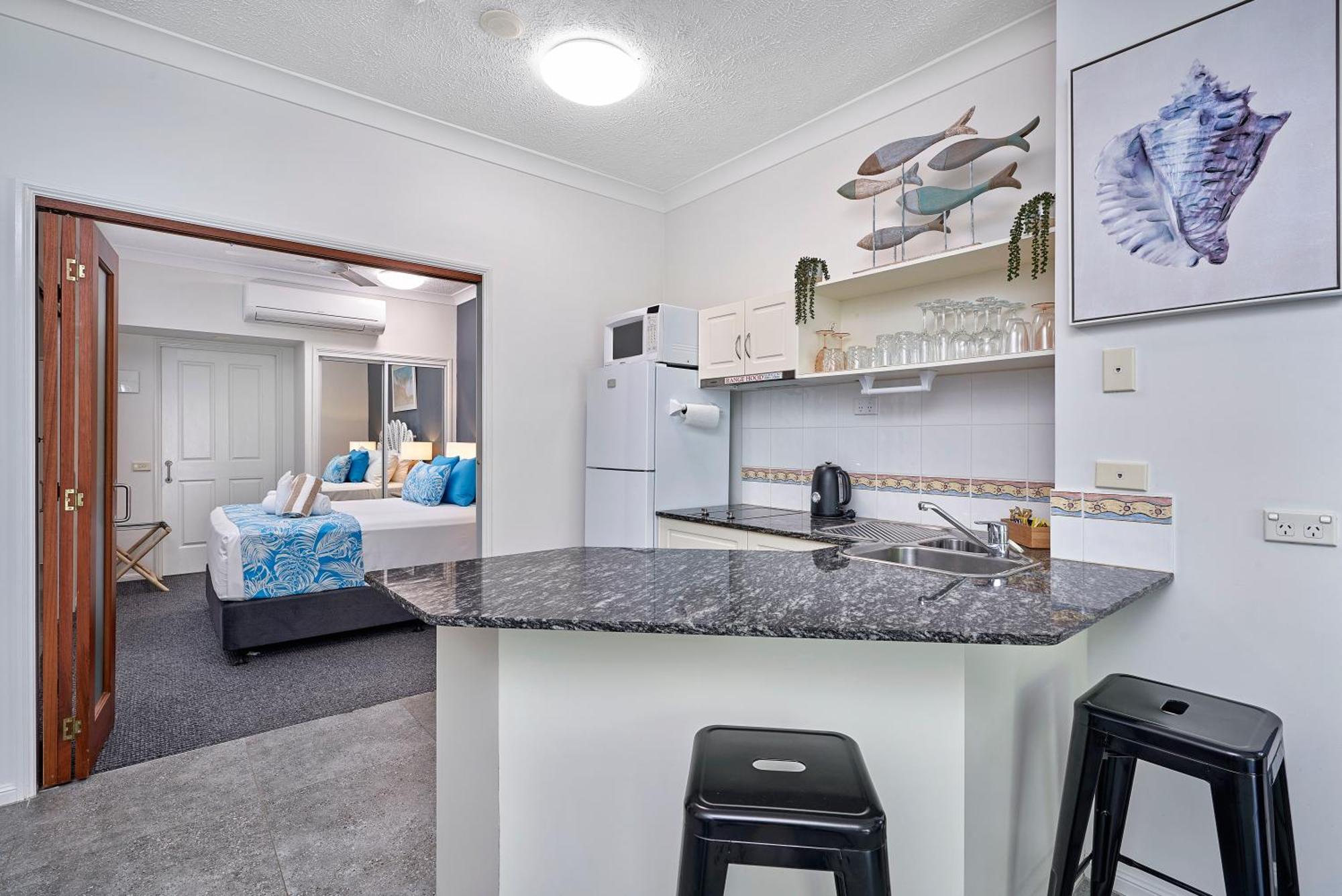 Alassio Apartments With Direct Pool Access Palm Cove Bilik gambar