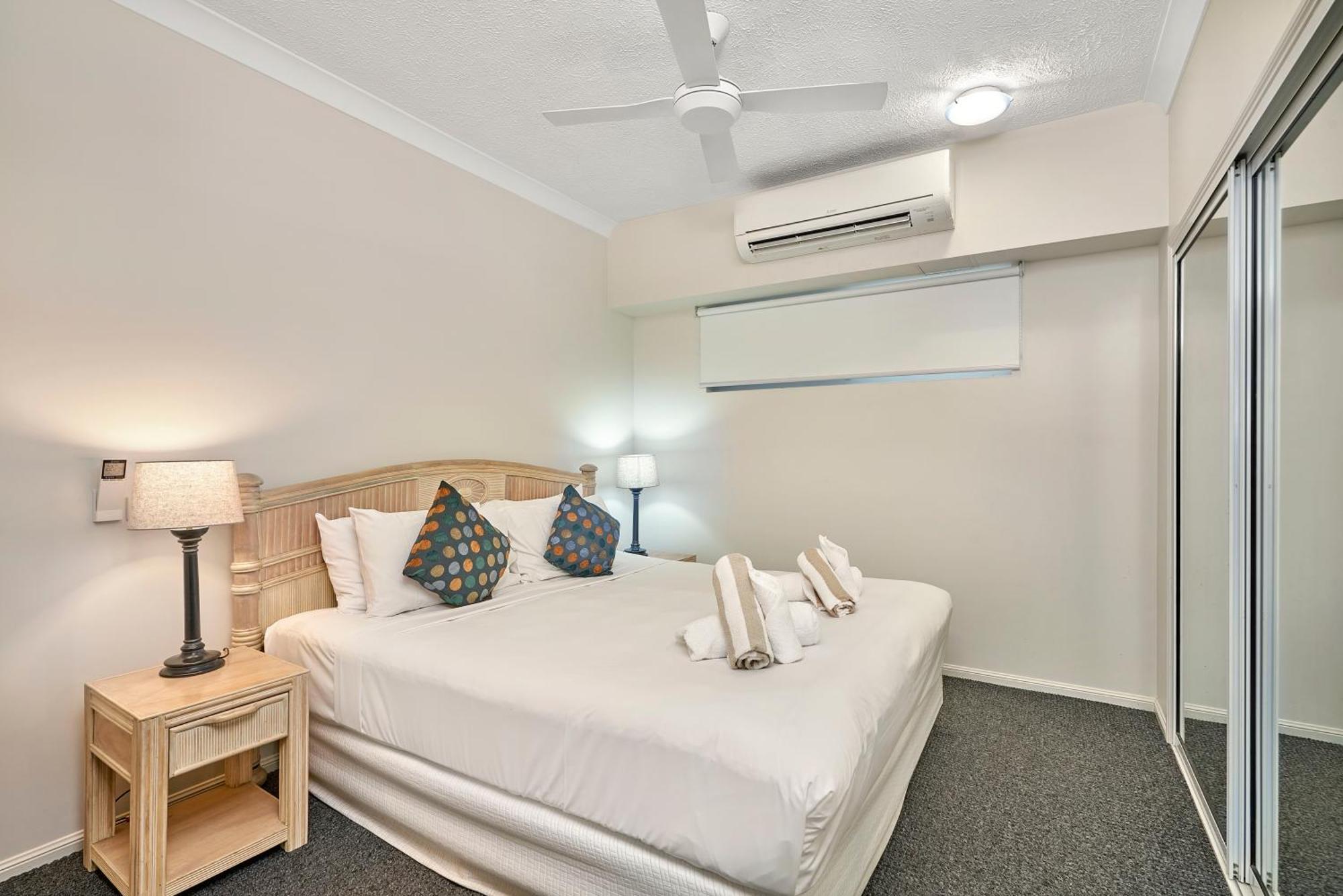 Alassio Apartments With Direct Pool Access Palm Cove Bilik gambar