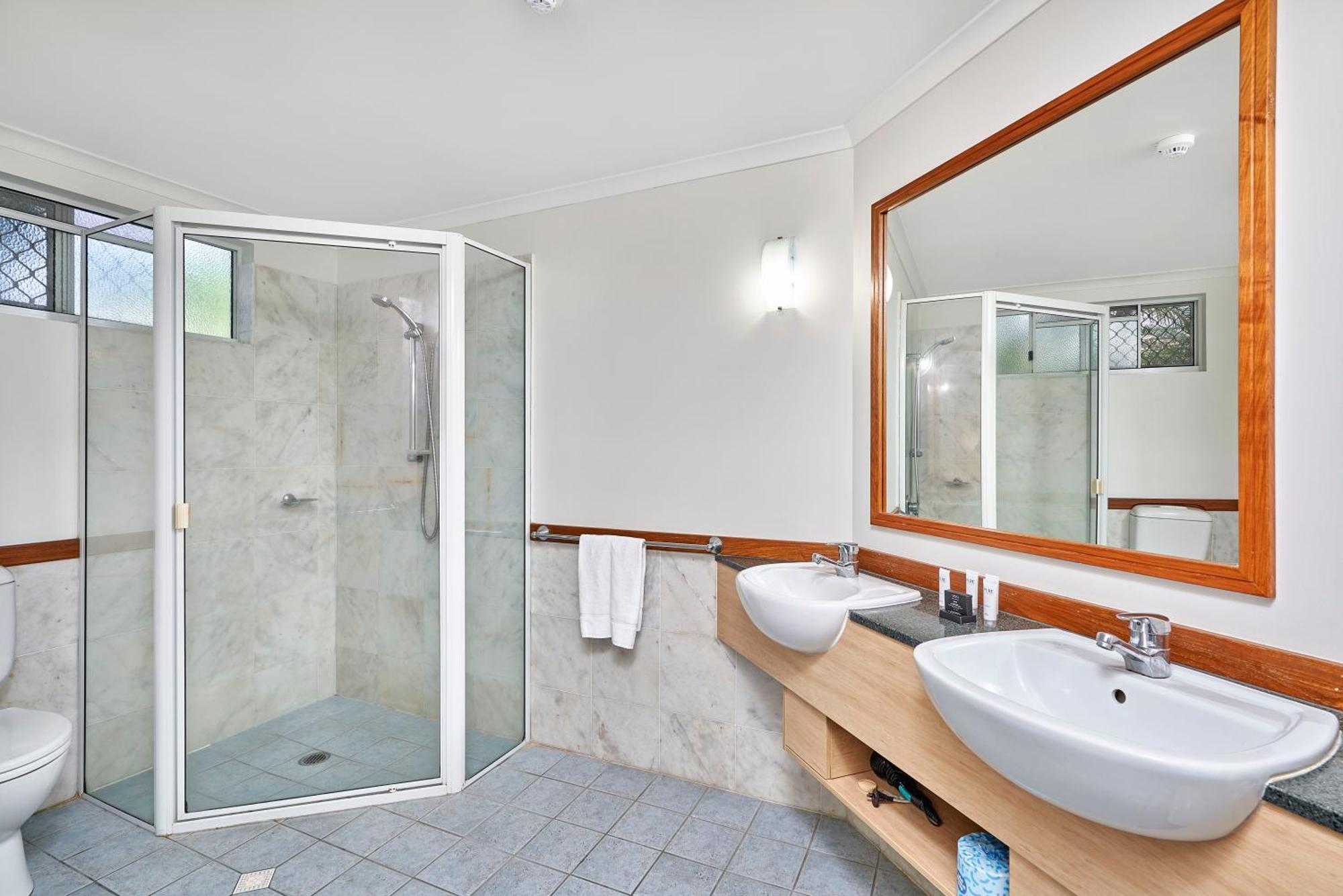 Alassio Apartments With Direct Pool Access Palm Cove Bilik gambar